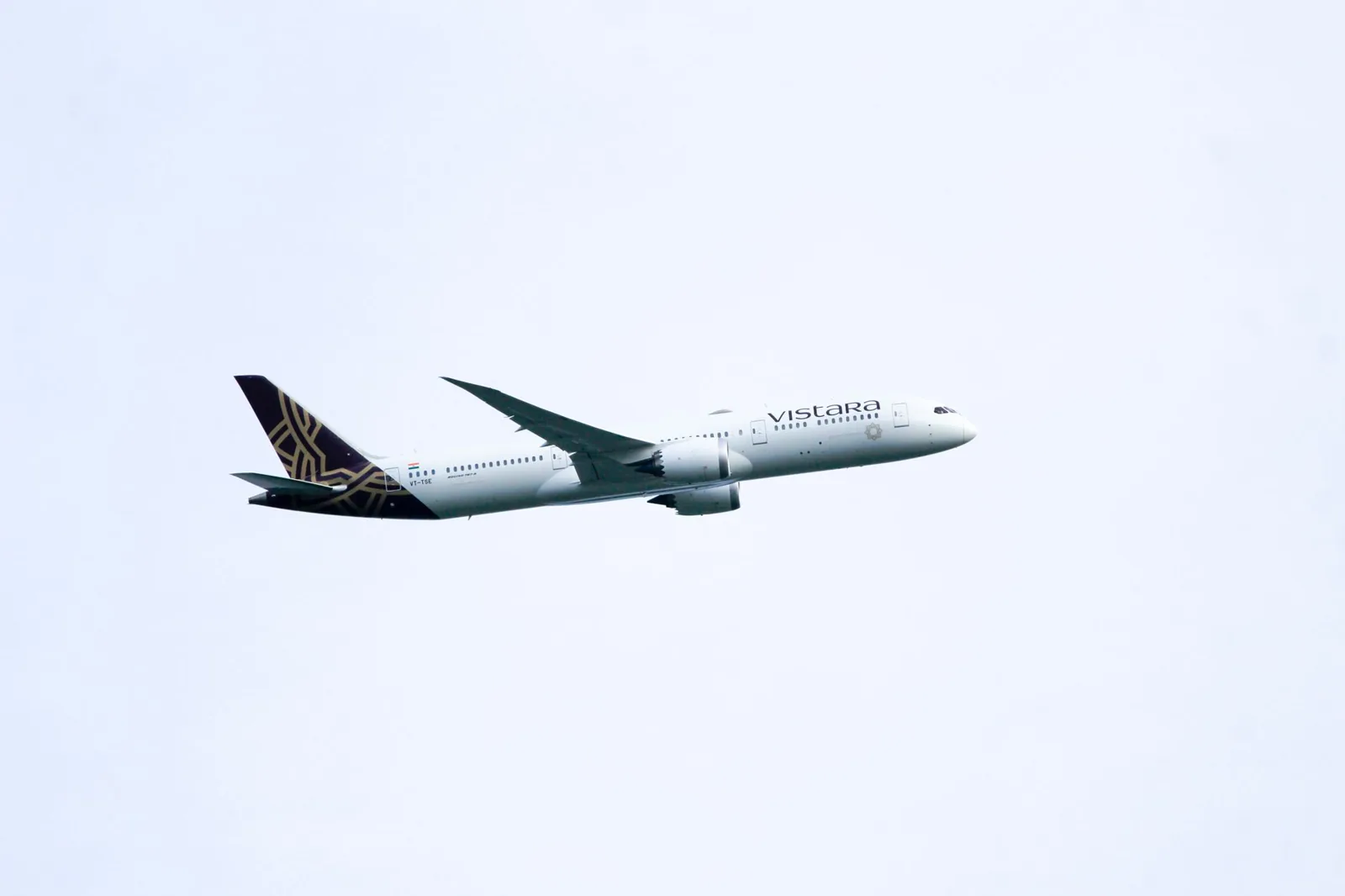 Cheap international flight tickets shown as a round trip on a price comparison site