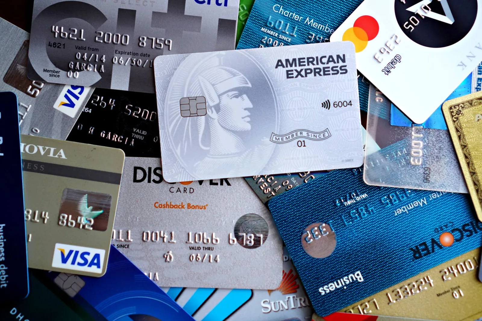 Best airline credit cards sign-up bonus and annual fee comparison