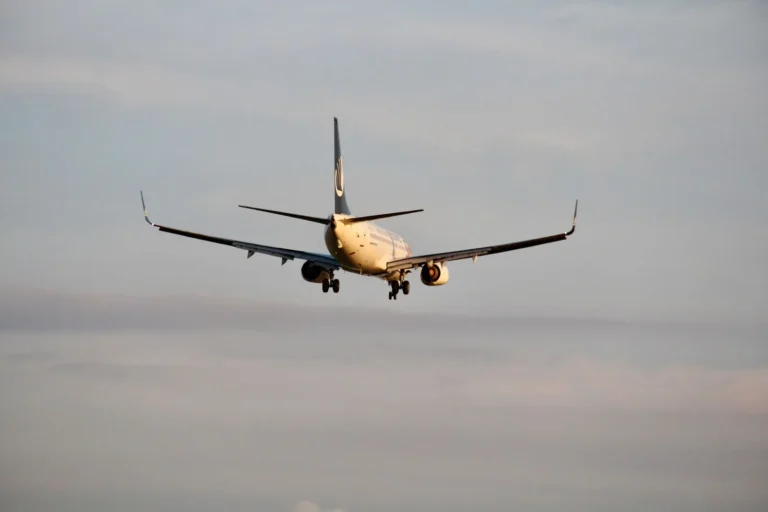 Round Trip vs One Way Flight: Which Should You Book?
