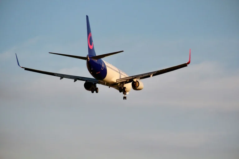 Airline Miles vs Cash Back: Which Rewards Strategy Is Worth More?